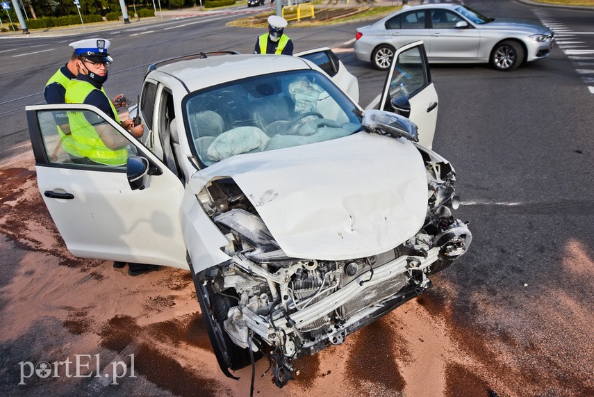 Zderzenie nissana z audi pod szkołą muzyczną zdjęcie nr 228293