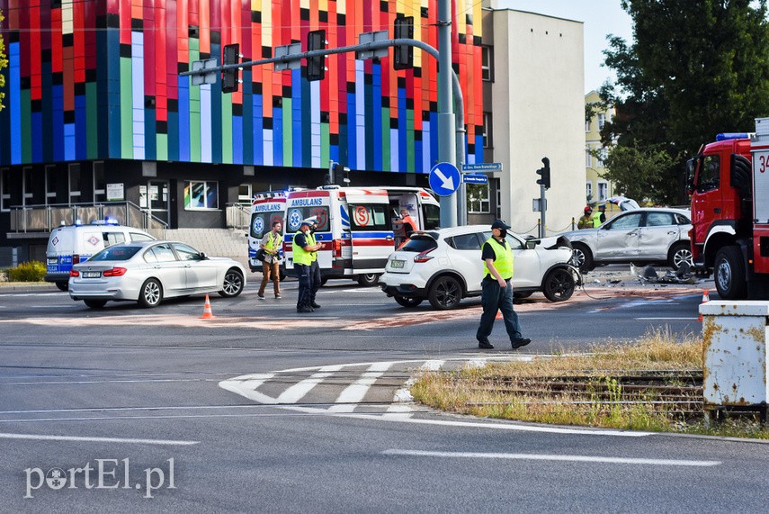 Zderzenie nissana z audi pod szkołą muzyczną zdjęcie nr 228292