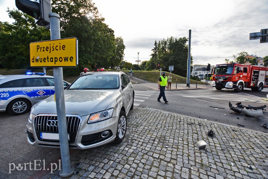 Zderzenie nissana z audi pod szkołą muzyczną zdjęcie nr 228296