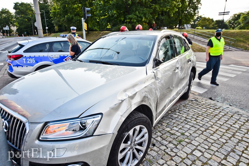 Zderzenie nissana z audi pod szkołą muzyczną zdjęcie nr 228300