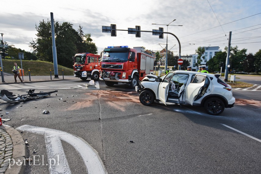 Zderzenie nissana z audi pod szkołą muzyczną zdjęcie nr 228295