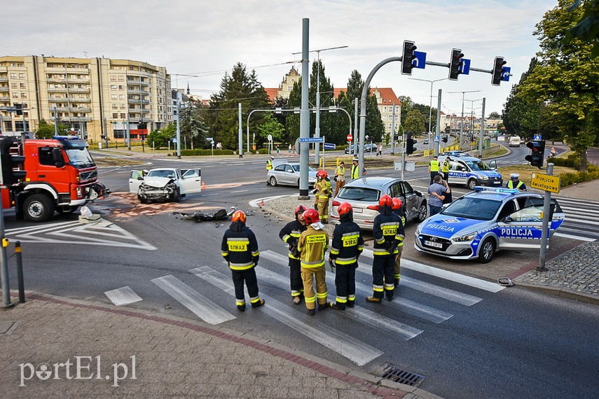 Zderzenie nissana z audi pod szkołą muzyczną zdjęcie nr 228305