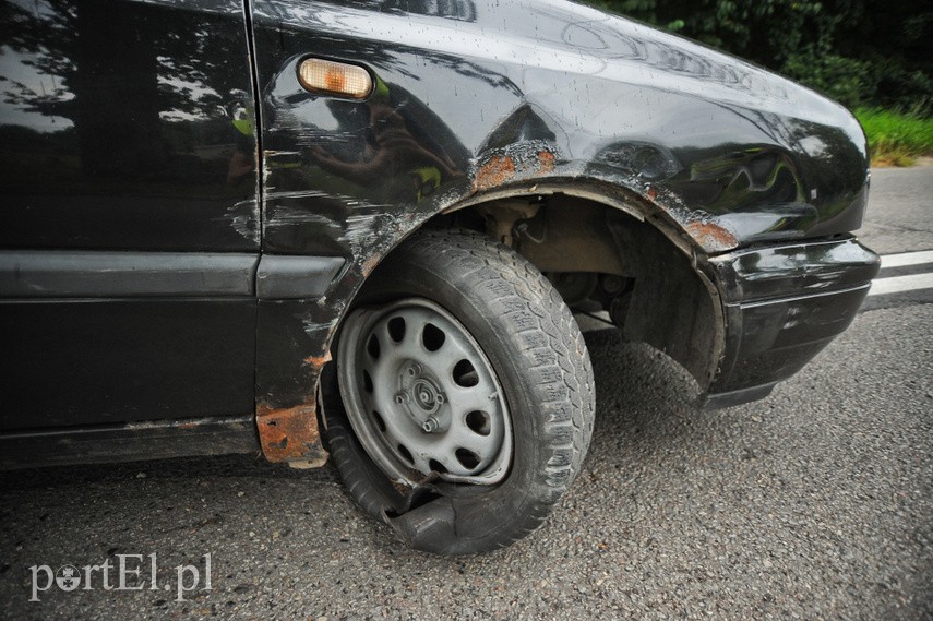 Zderzenie trzech pojazdów na ul. Królewieckiej, sprawca bez uprawnień i pijany zdjęcie nr 228488