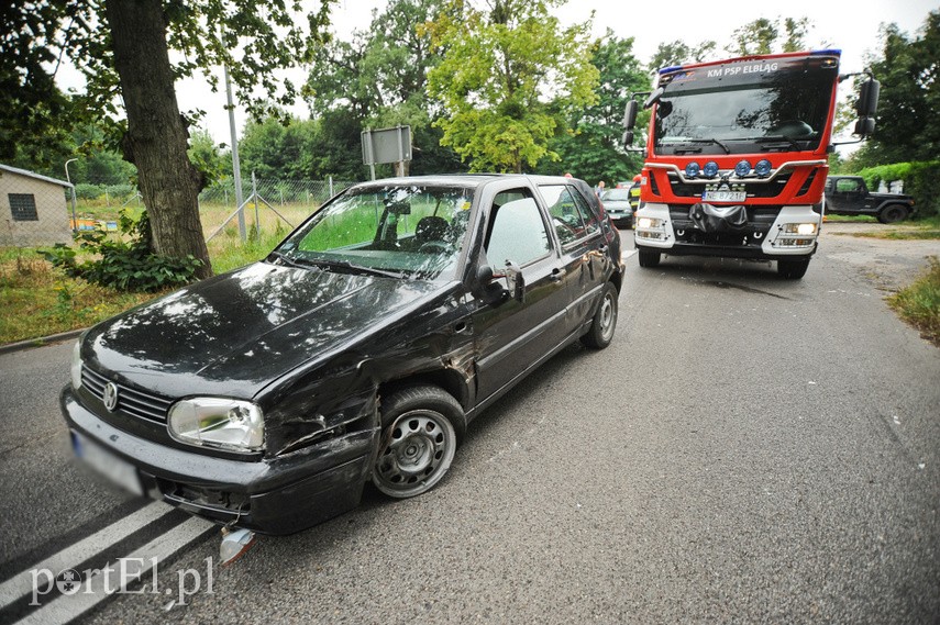 Zderzenie trzech pojazdów na ul. Królewieckiej, sprawca bez uprawnień i pijany zdjęcie nr 228489