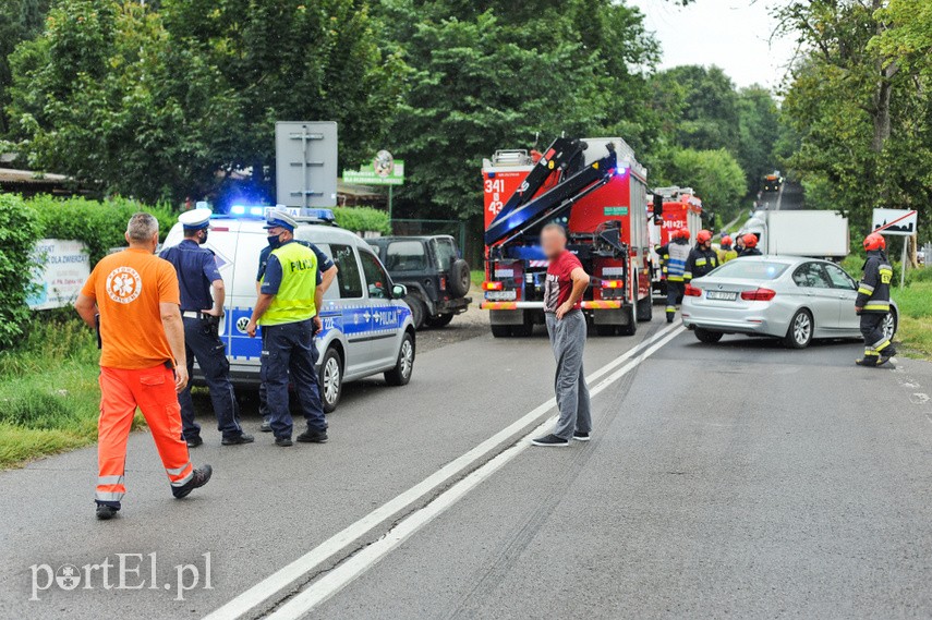 Zderzenie trzech pojazdów na ul. Królewieckiej, sprawca bez uprawnień i pijany zdjęcie nr 228494