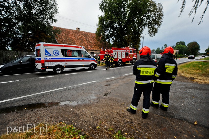 Dachowanie i kolizja w Nowym Dworze Elbląskim zdjęcie nr 228556