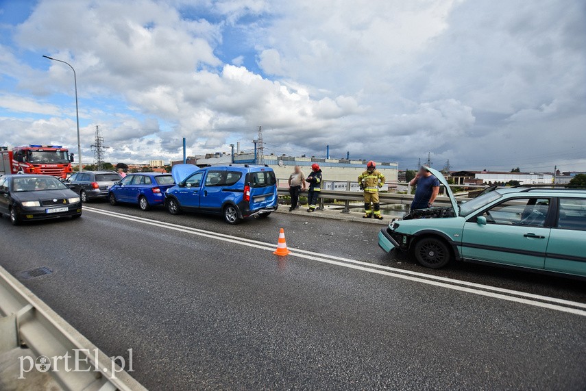 Kolizja czterech aut na moście Unii Europejskiej zdjęcie nr 228892