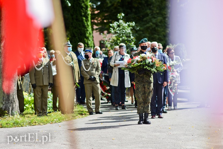 Elblążanie upamiętnili rocznicę II wojny światowej zdjęcie nr 229268