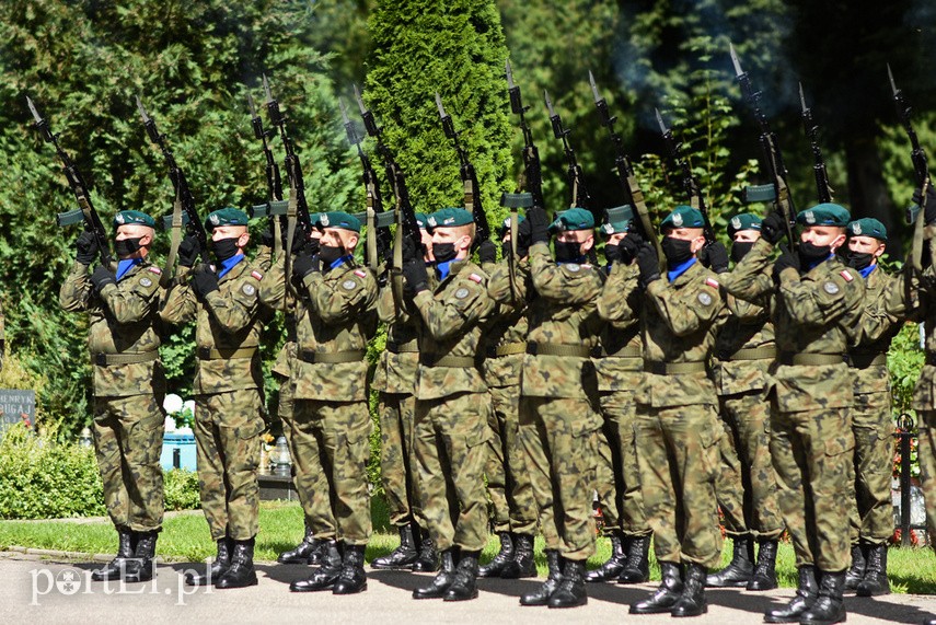 Elblążanie upamiętnili rocznicę II wojny światowej zdjęcie nr 229267