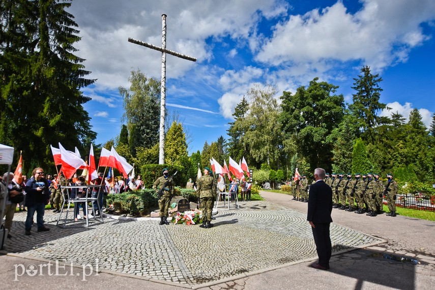 Elblążanie upamiętnili rocznicę II wojny światowej zdjęcie nr 229269