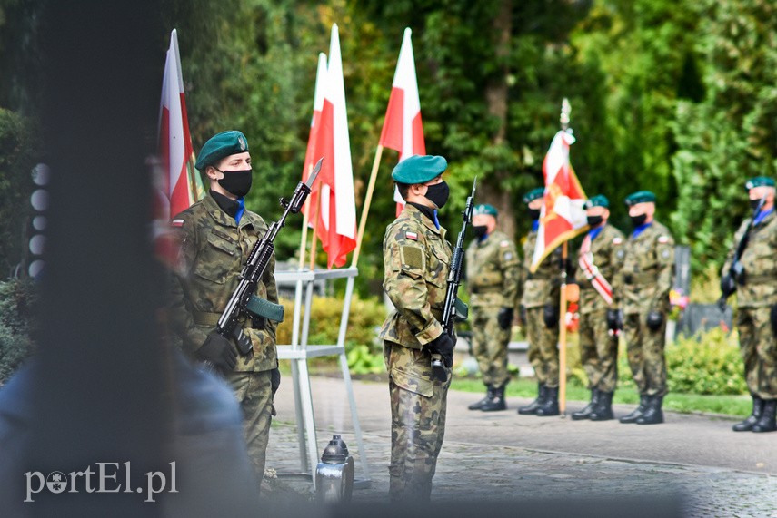 Elblążanie upamiętnili rocznicę II wojny światowej zdjęcie nr 229263