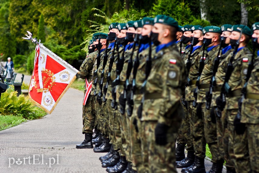 Elblążanie upamiętnili rocznicę II wojny światowej zdjęcie nr 229257