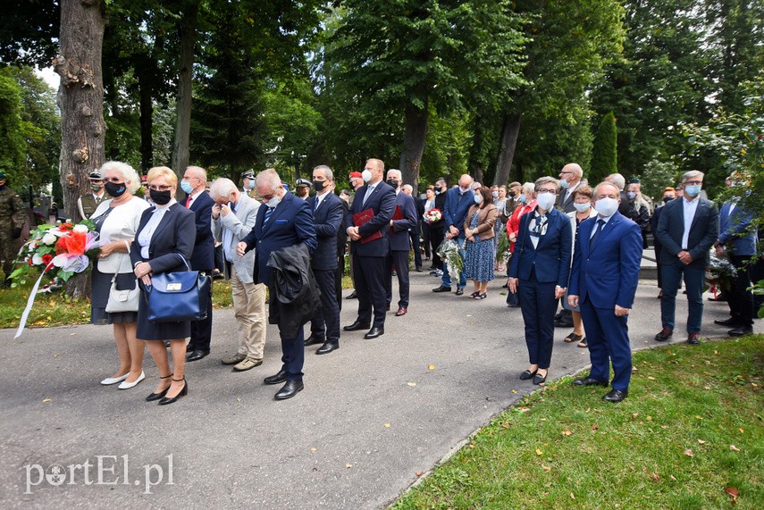 Elblążanie upamiętnili rocznicę II wojny światowej zdjęcie nr 229255