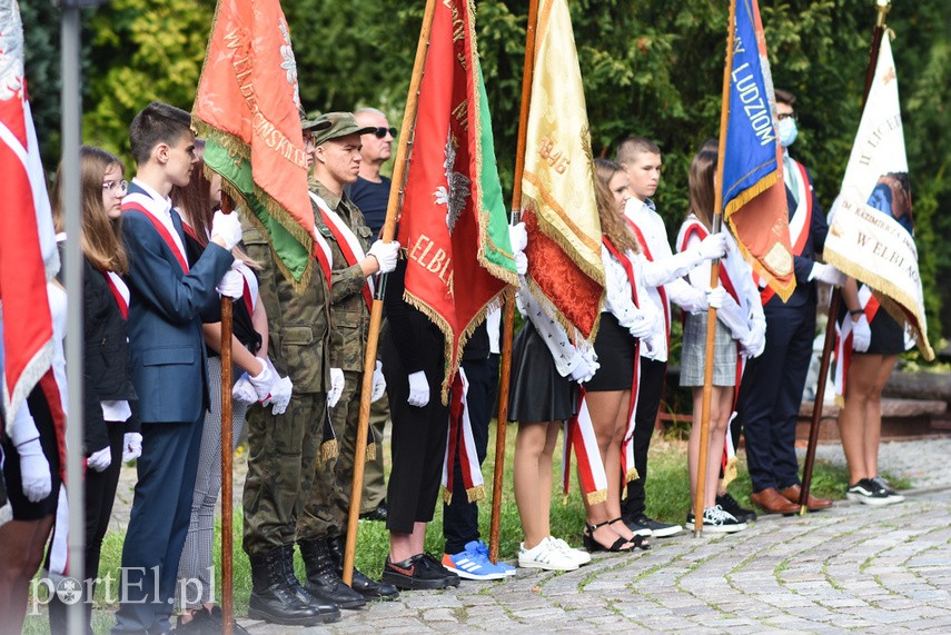 Elblążanie upamiętnili rocznicę II wojny światowej zdjęcie nr 229264