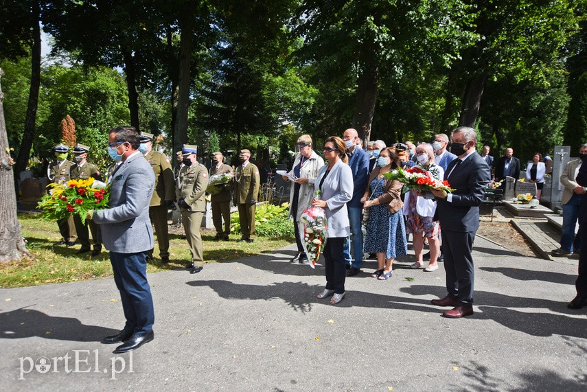 Elblążanie upamiętnili rocznicę II wojny światowej zdjęcie nr 229270