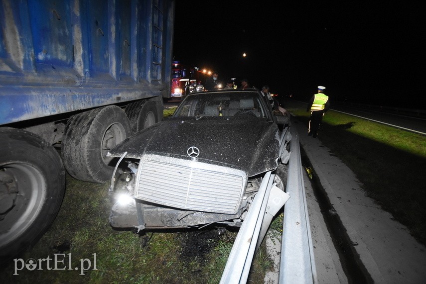 Zderzenie ciężarówki z mercedesem na trasie S7 zdjęcie nr 229746