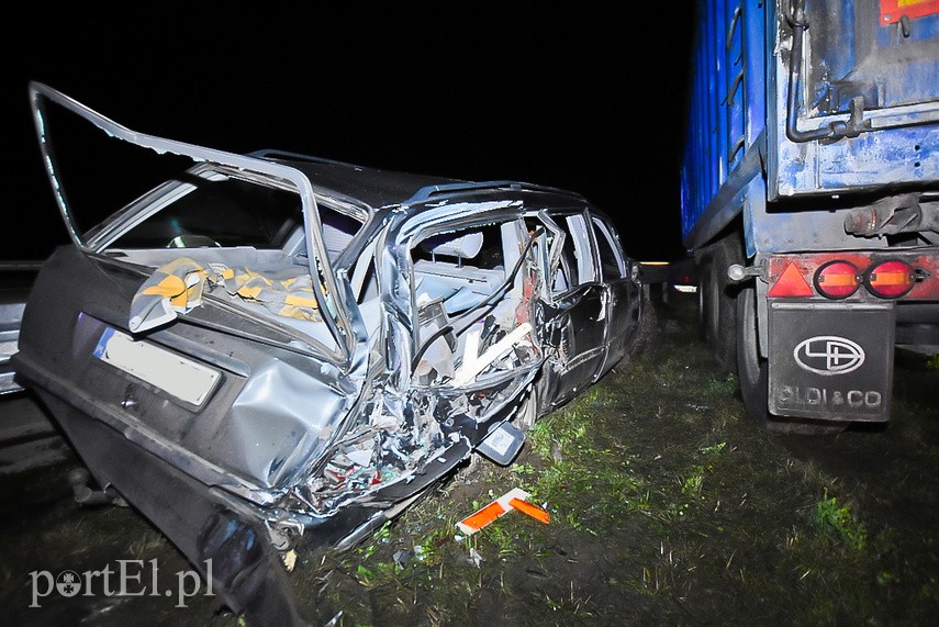 Zderzenie ciężarówki z mercedesem na trasie S7 zdjęcie nr 229756