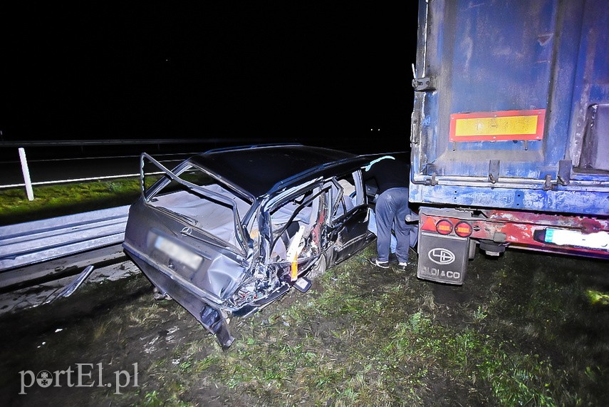 Zderzenie ciężarówki z mercedesem na trasie S7 zdjęcie nr 229742