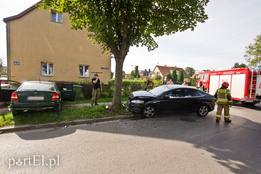 Zderzenie opla z fordem na ul. Kilińskiego zdjęcie nr 230213