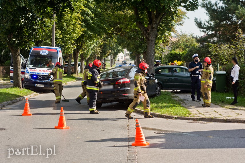 Zderzenie opla z fordem na ul. Kilińskiego zdjęcie nr 230223