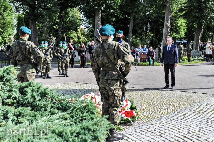 "Mimo brutalnych represji zachowali polskość" zdjęcie nr 230279