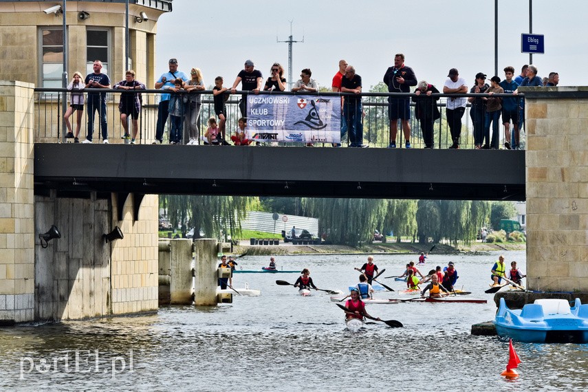 Kajakarskie święto na rzece zdjęcie nr 230731