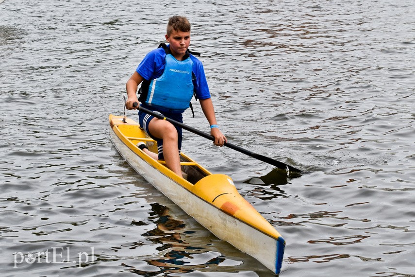 Kajakarskie święto na rzece zdjęcie nr 230743