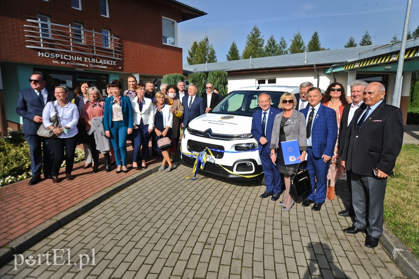 Samochód w darze dla elbląskiego hospicjum zdjęcie nr 230995