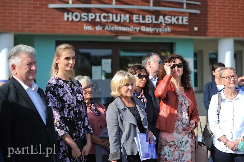 Samochód w darze dla elbląskiego hospicjum zdjęcie nr 230998