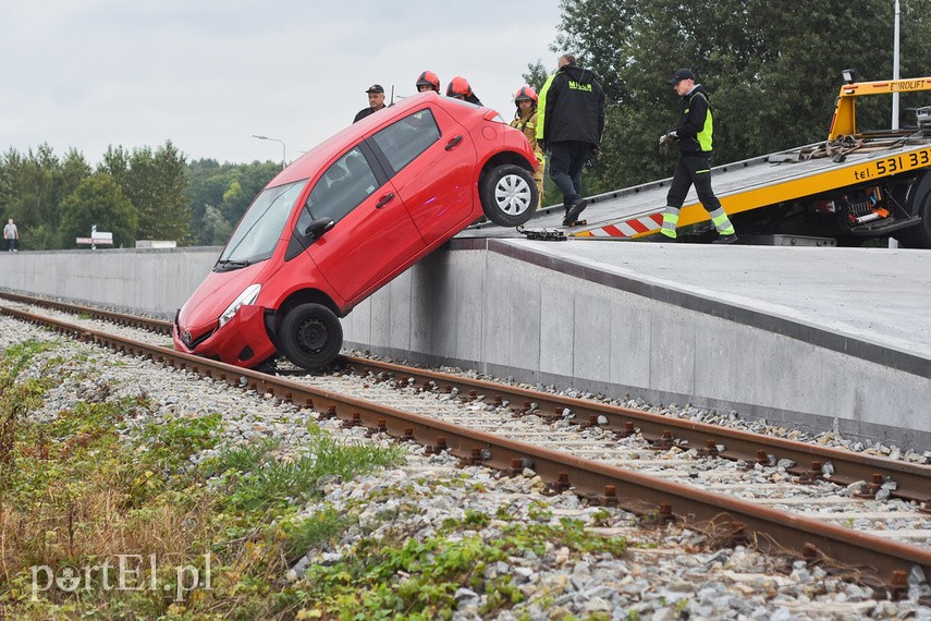 71-latek zepchnął toyotę z rampy kolejowej zdjęcie nr 231325