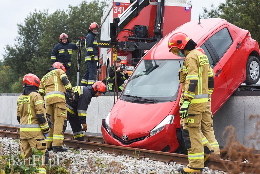 71-latek zepchnął toyotę z rampy kolejowej zdjęcie nr 231332