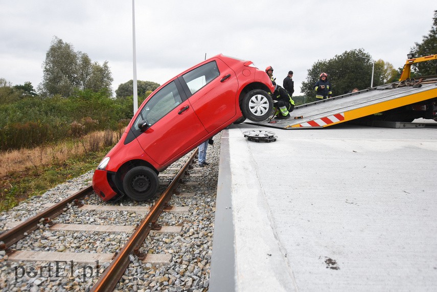 71-latek zepchnął toyotę z rampy kolejowej zdjęcie nr 231327