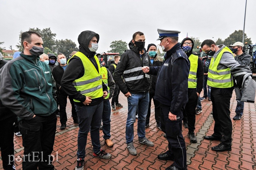 Rolniczy protest w Elblągu. "Nie" dla "piątki Kaczyńskiego" zdjęcie nr 231818