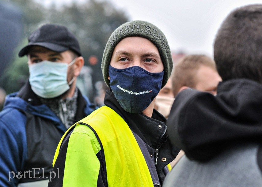 Rolniczy protest w Elblągu. "Nie" dla "piątki Kaczyńskiego" zdjęcie nr 231835