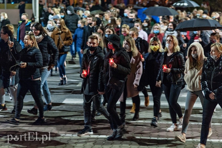 #Piekłokobiet. Policjanci utrudniałi protestowanie zdjęcie nr 232029