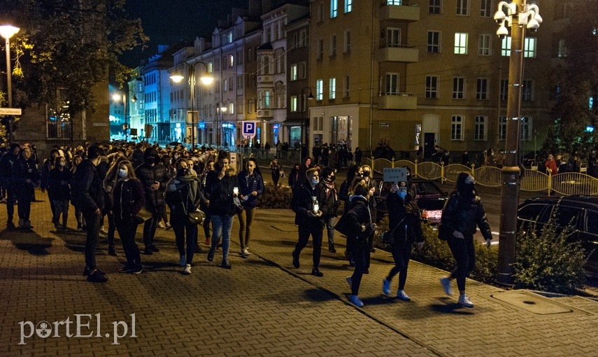 #Piekłokobiet. Policjanci utrudniałi protestowanie zdjęcie nr 232024