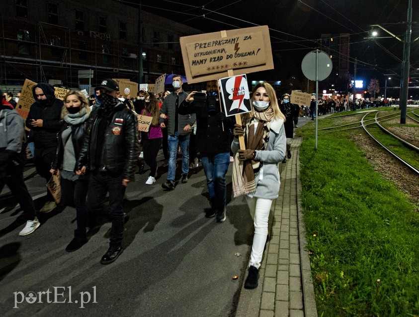 Elblążanie znów wyszli na ulice."Solidarność naszą bronią" zdjęcie nr 232282