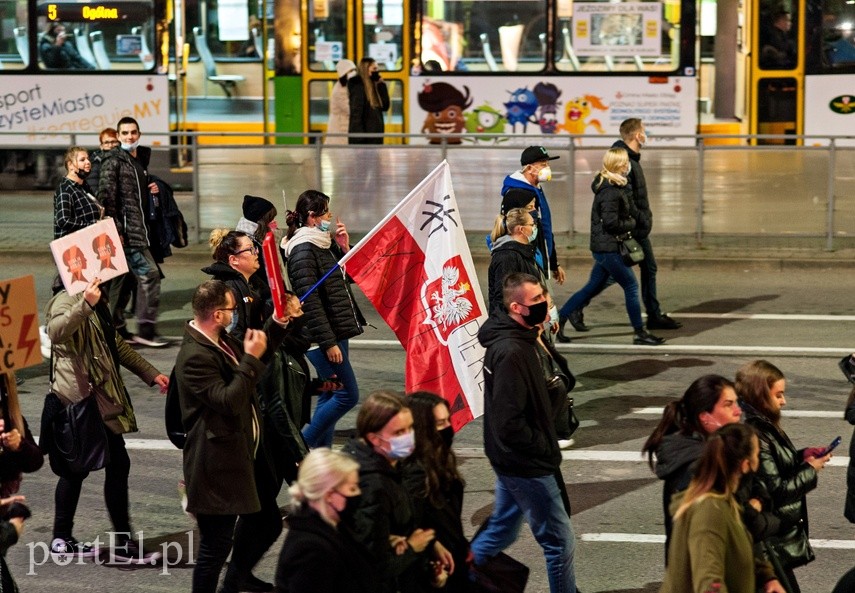 Elblążanie znów wyszli na ulice."Solidarność naszą bronią" zdjęcie nr 232298