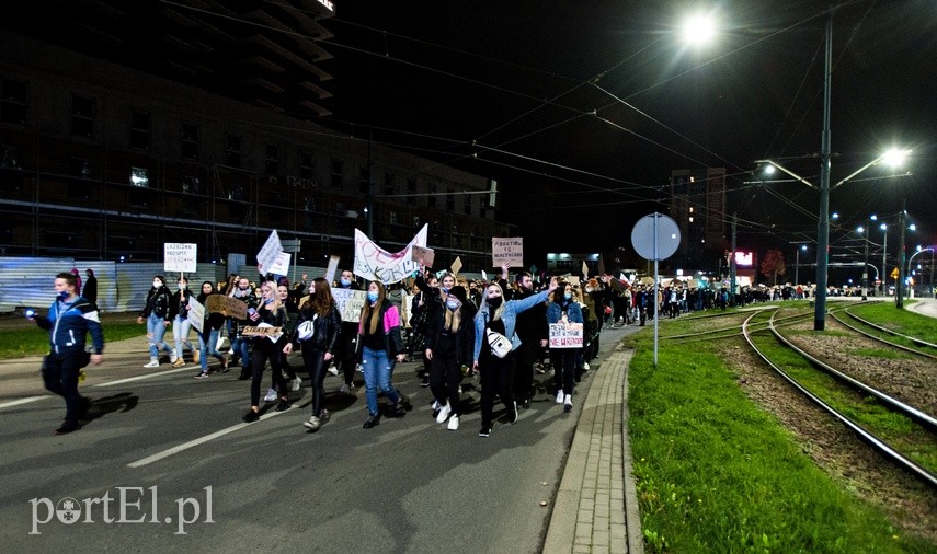 Elblążanie znów wyszli na ulice."Solidarność naszą bronią" zdjęcie nr 232278
