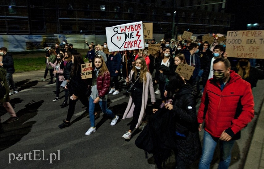 Elblążanie znów wyszli na ulice."Solidarność naszą bronią" zdjęcie nr 232279