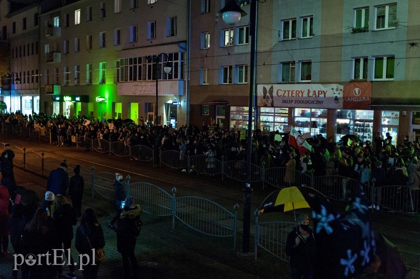 Elblążanie znów wyszli na ulice."Solidarność naszą bronią" zdjęcie nr 232254