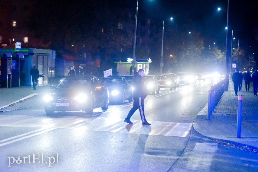 Protesty nie ustają. W piątek elblążanie znów wyszli na ulice miasta zdjęcie nr 232386