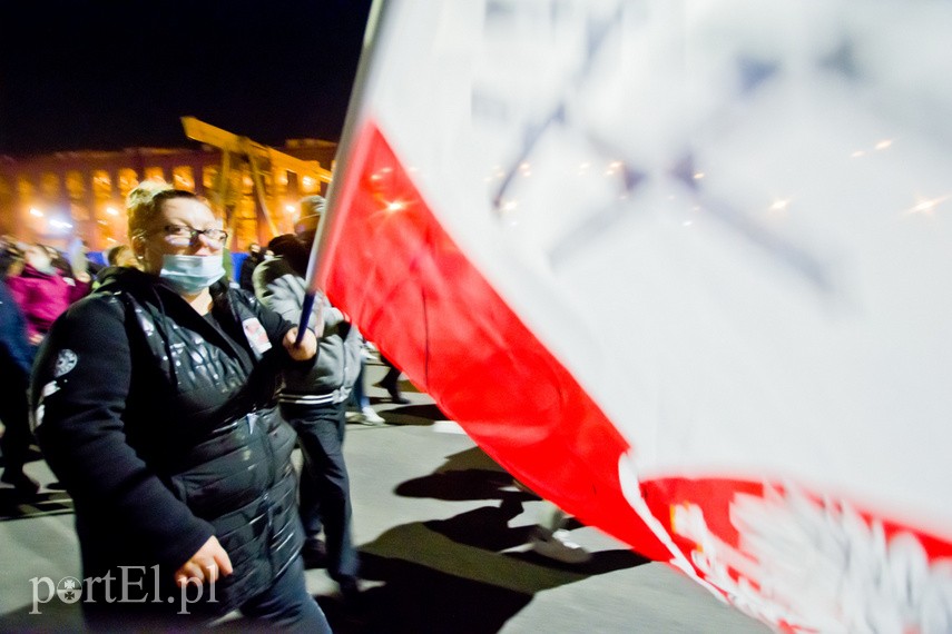 Protesty nie ustają. W piątek elblążanie znów wyszli na ulice miasta zdjęcie nr 232376