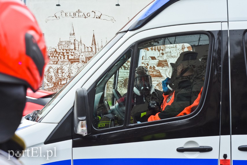 Wypadek na ul. Grota Roweckiego, audi przewróciło się na bok zdjęcie nr 232450