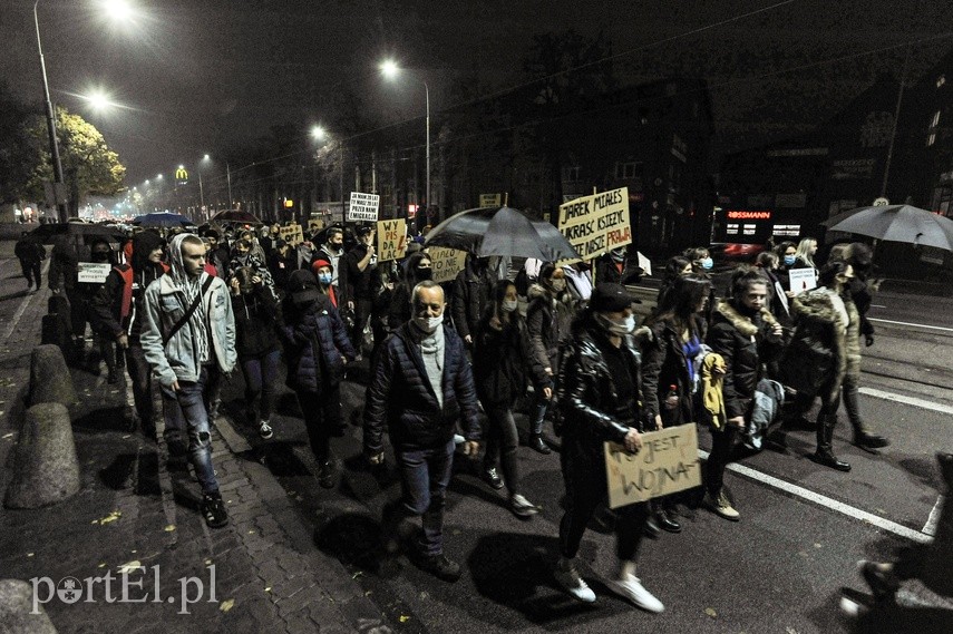 "No woman, no kraj". Kolejne protesty w Elblągu zdjęcie nr 232480