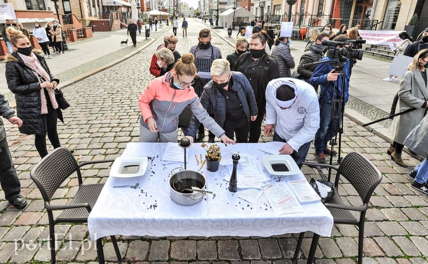 Gastronomia z czarną polewką dla rządu zdjęcie nr 232516