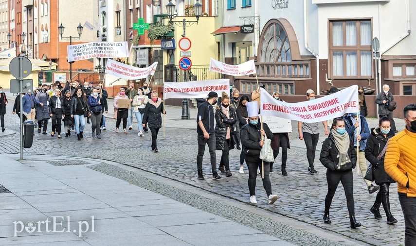 Gastronomia z czarną polewką dla rządu zdjęcie nr 232522