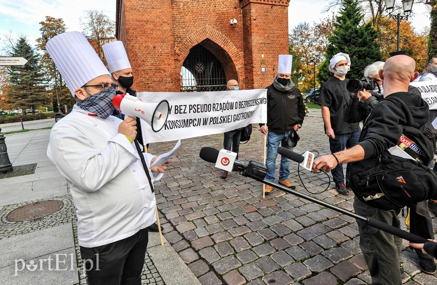 Gastronomia z czarną polewką dla rządu zdjęcie nr 232517