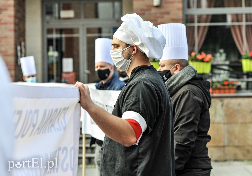 Gastronomia z czarną polewką dla rządu zdjęcie nr 232507