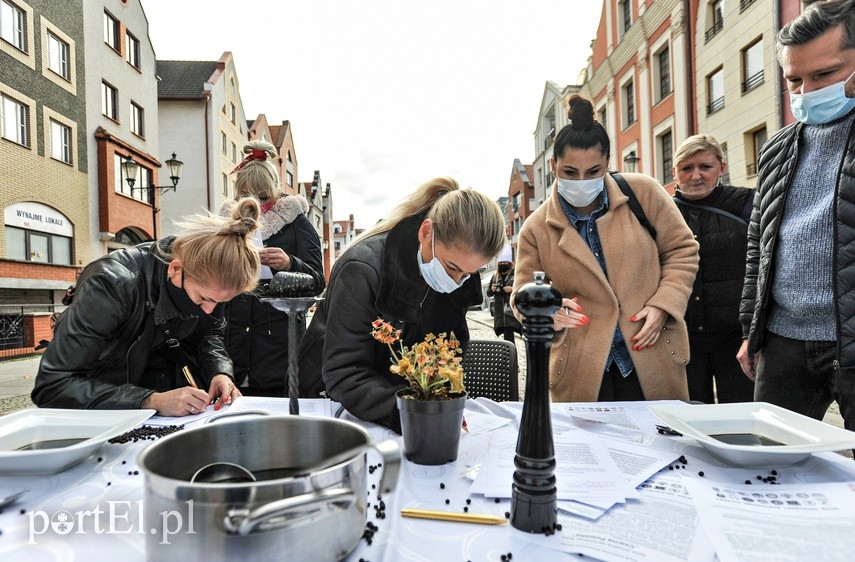 Gastronomia z czarną polewką dla rządu zdjęcie nr 232509